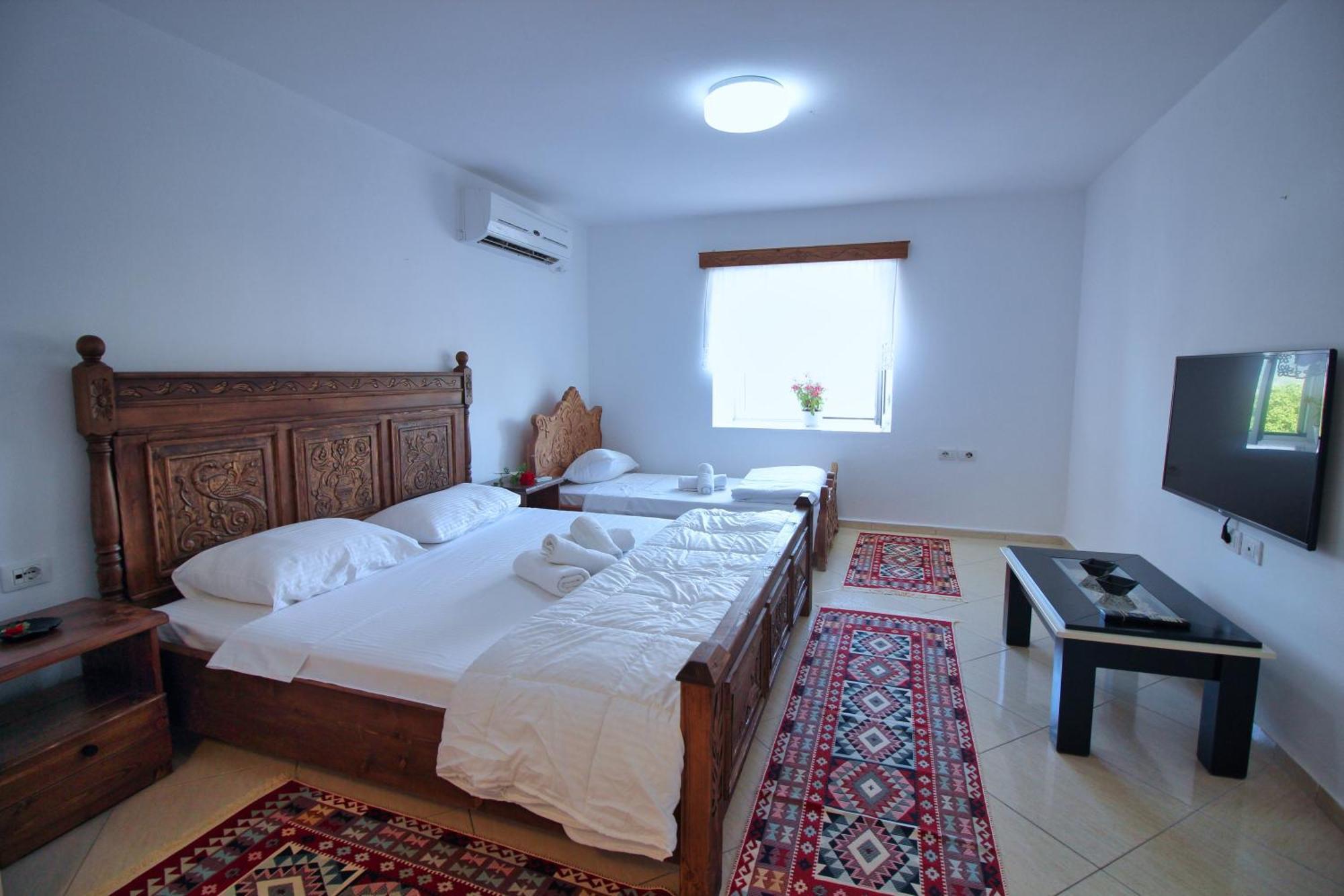 Guri Guesthouse Gjirokastër Extérieur photo