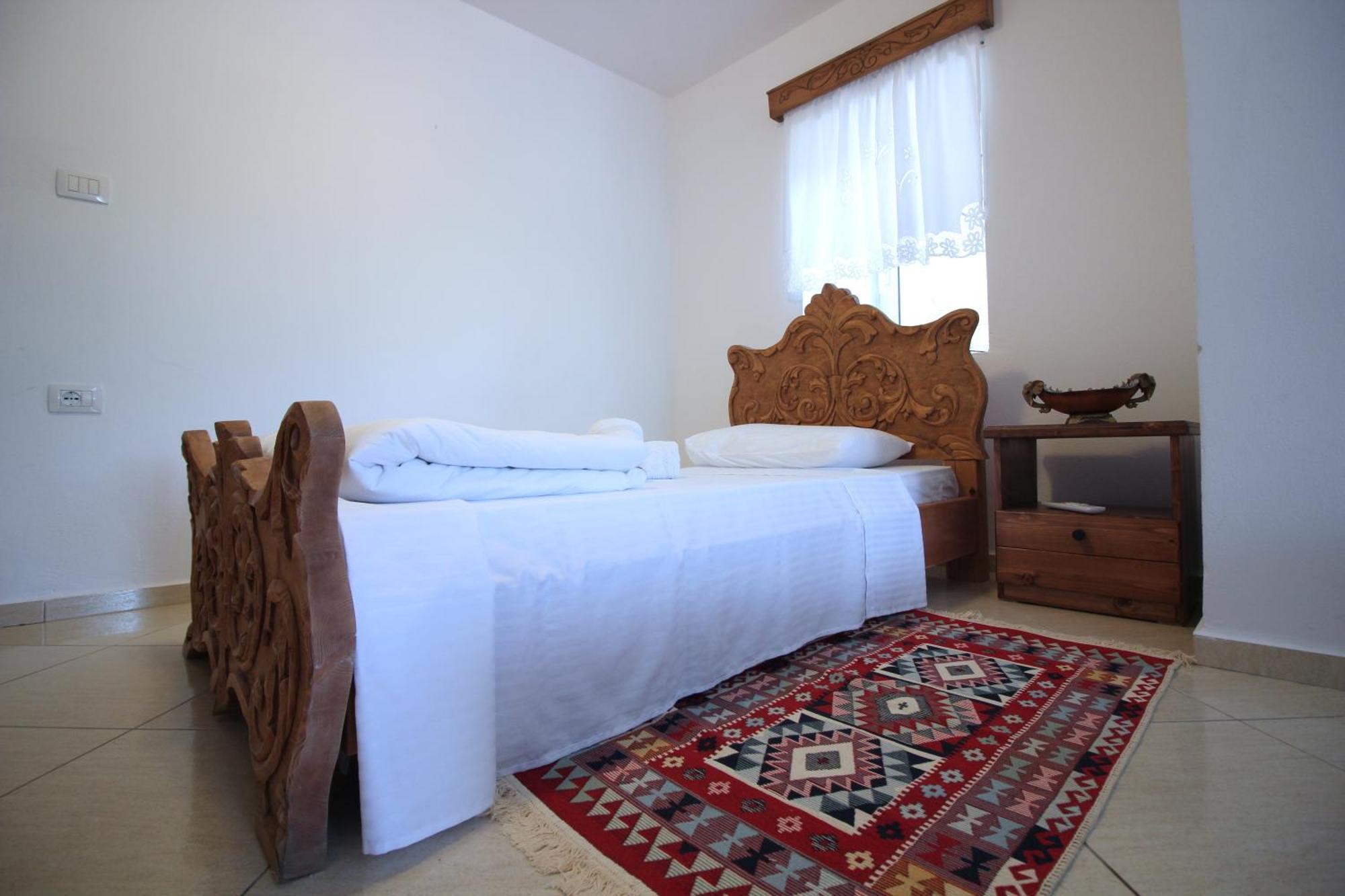 Guri Guesthouse Gjirokastër Extérieur photo