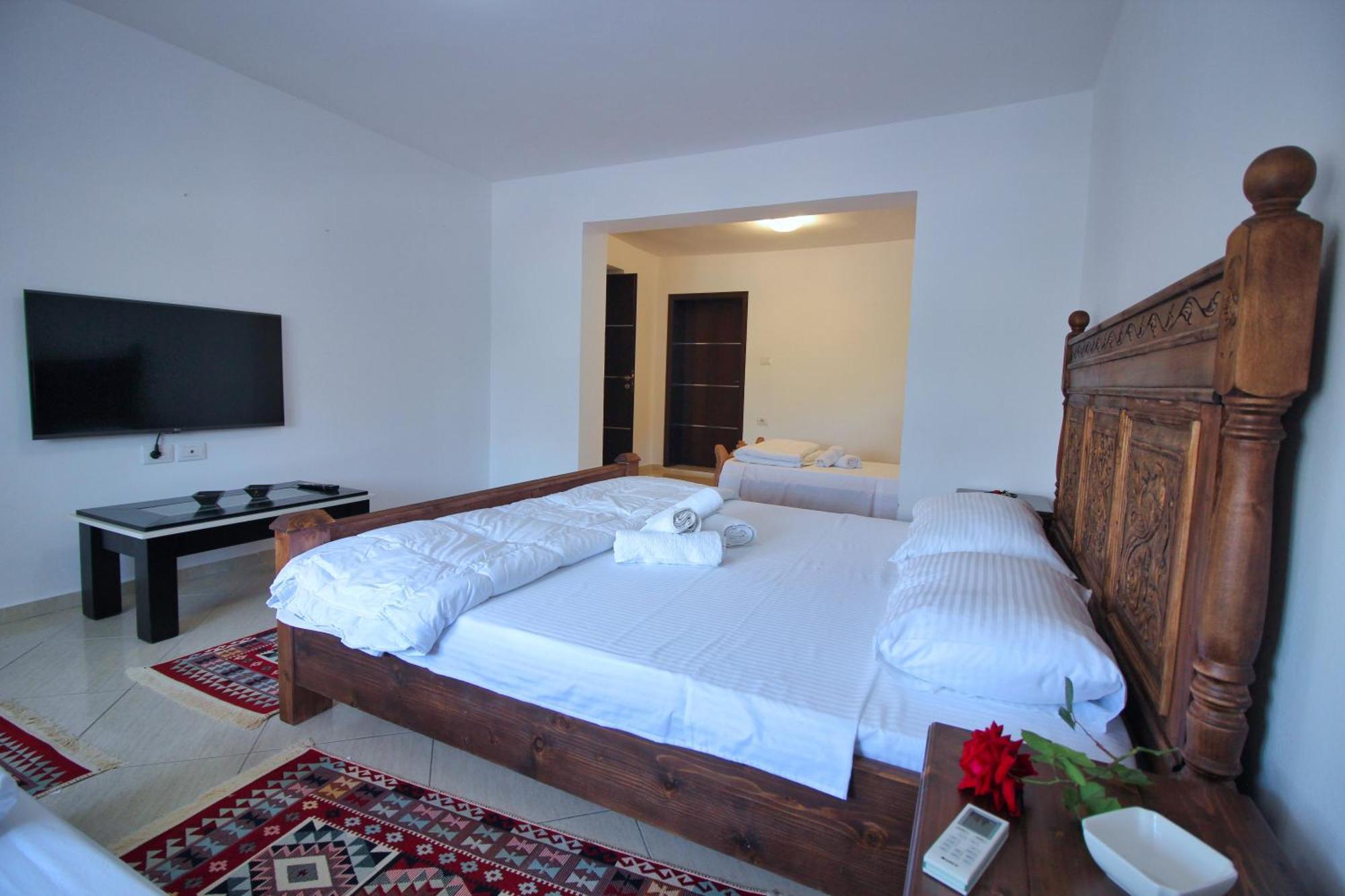 Guri Guesthouse Gjirokastër Extérieur photo