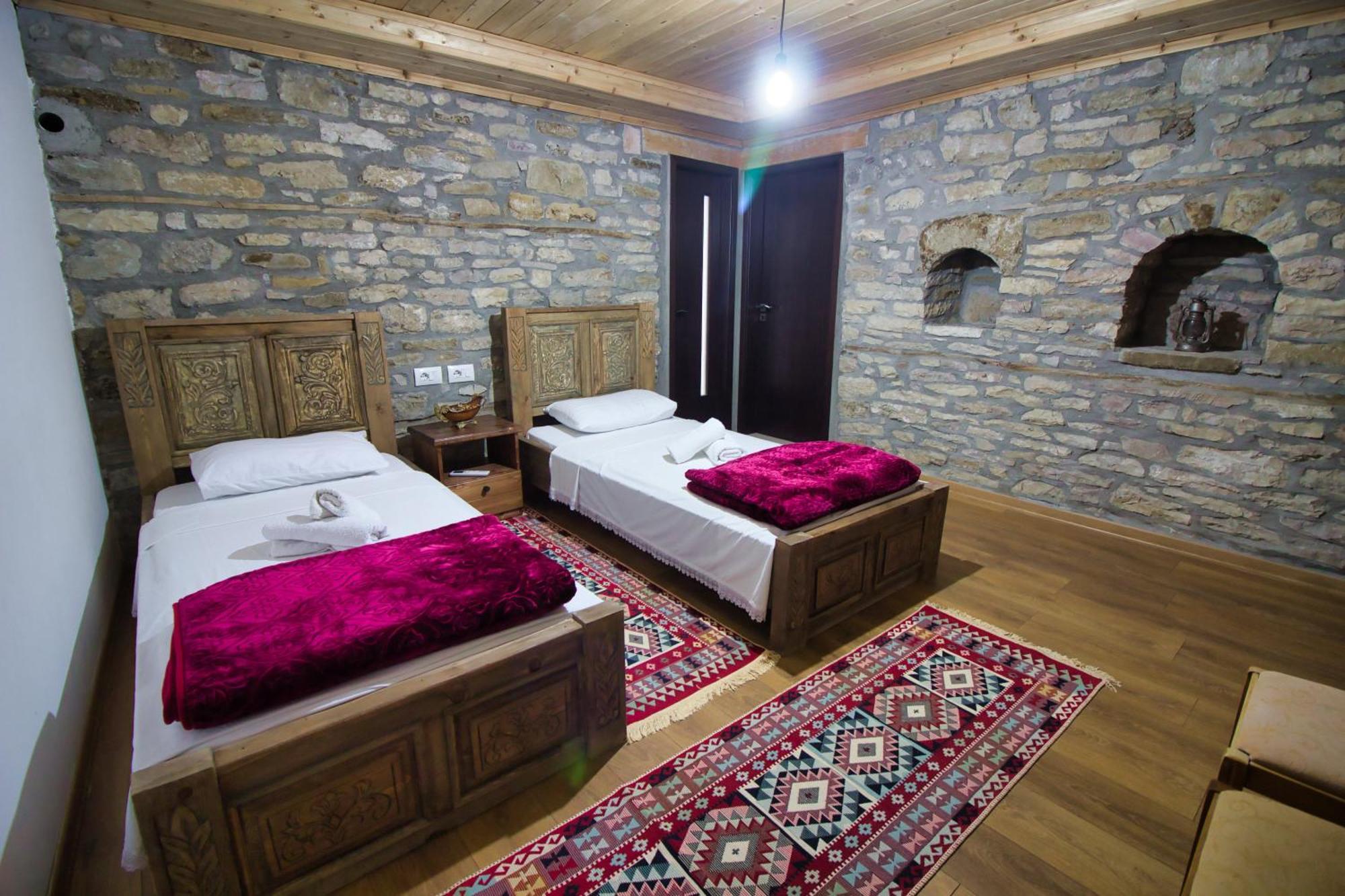Guri Guesthouse Gjirokastër Extérieur photo