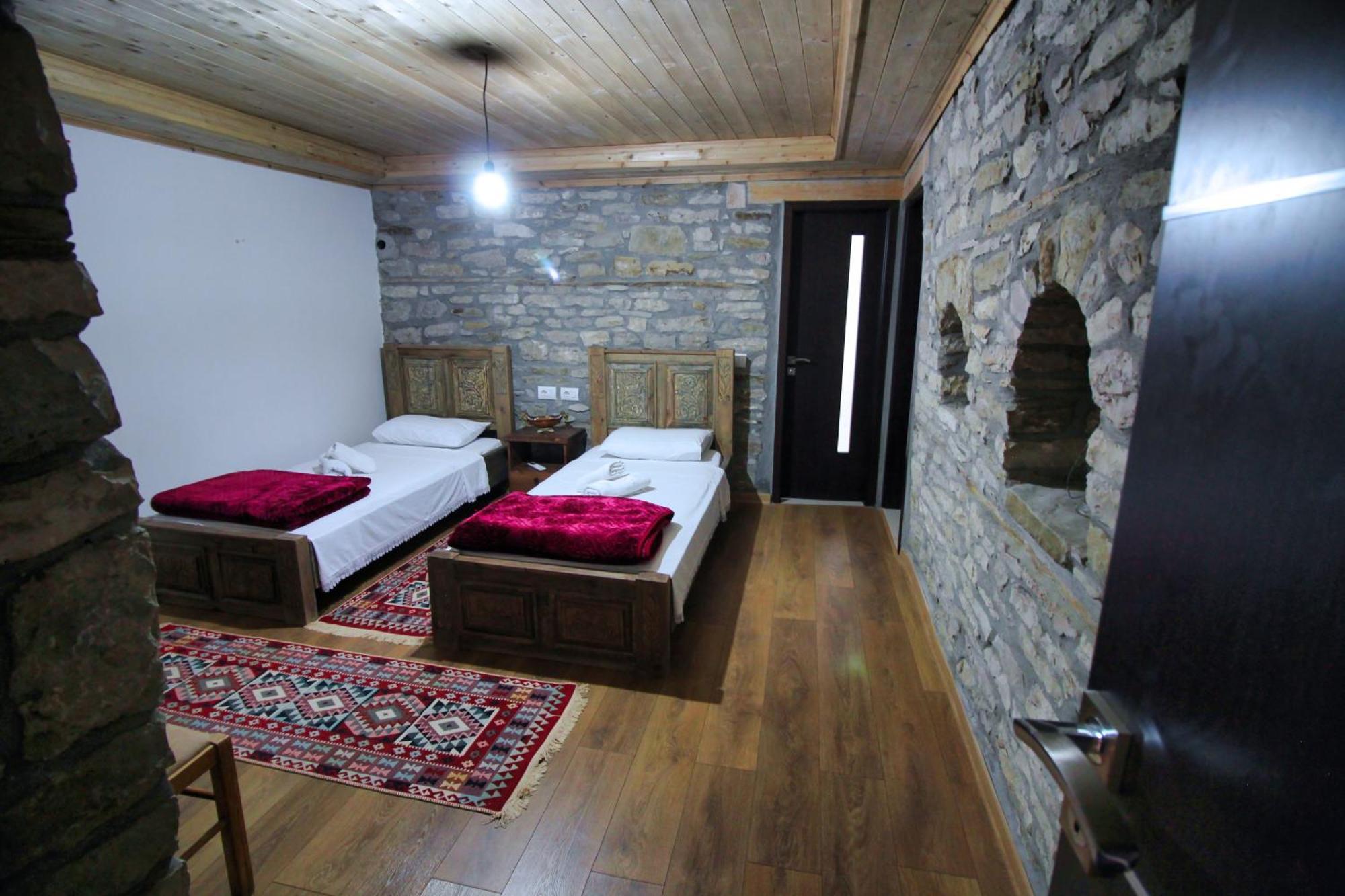 Guri Guesthouse Gjirokastër Extérieur photo