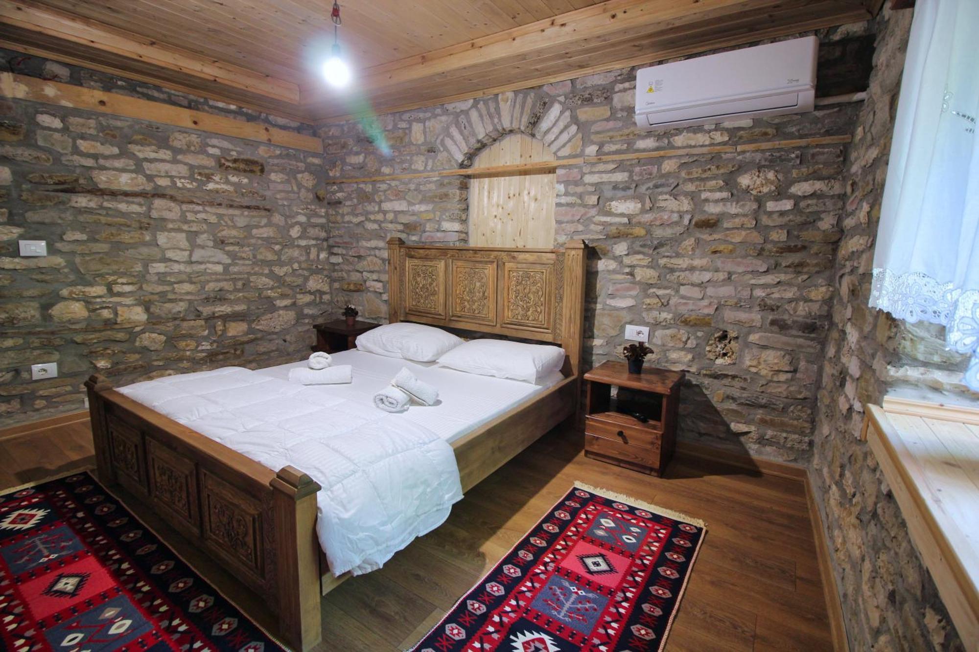 Guri Guesthouse Gjirokastër Extérieur photo