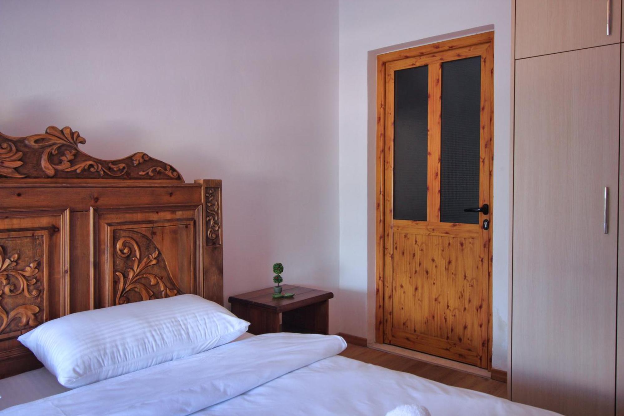 Guri Guesthouse Gjirokastër Extérieur photo