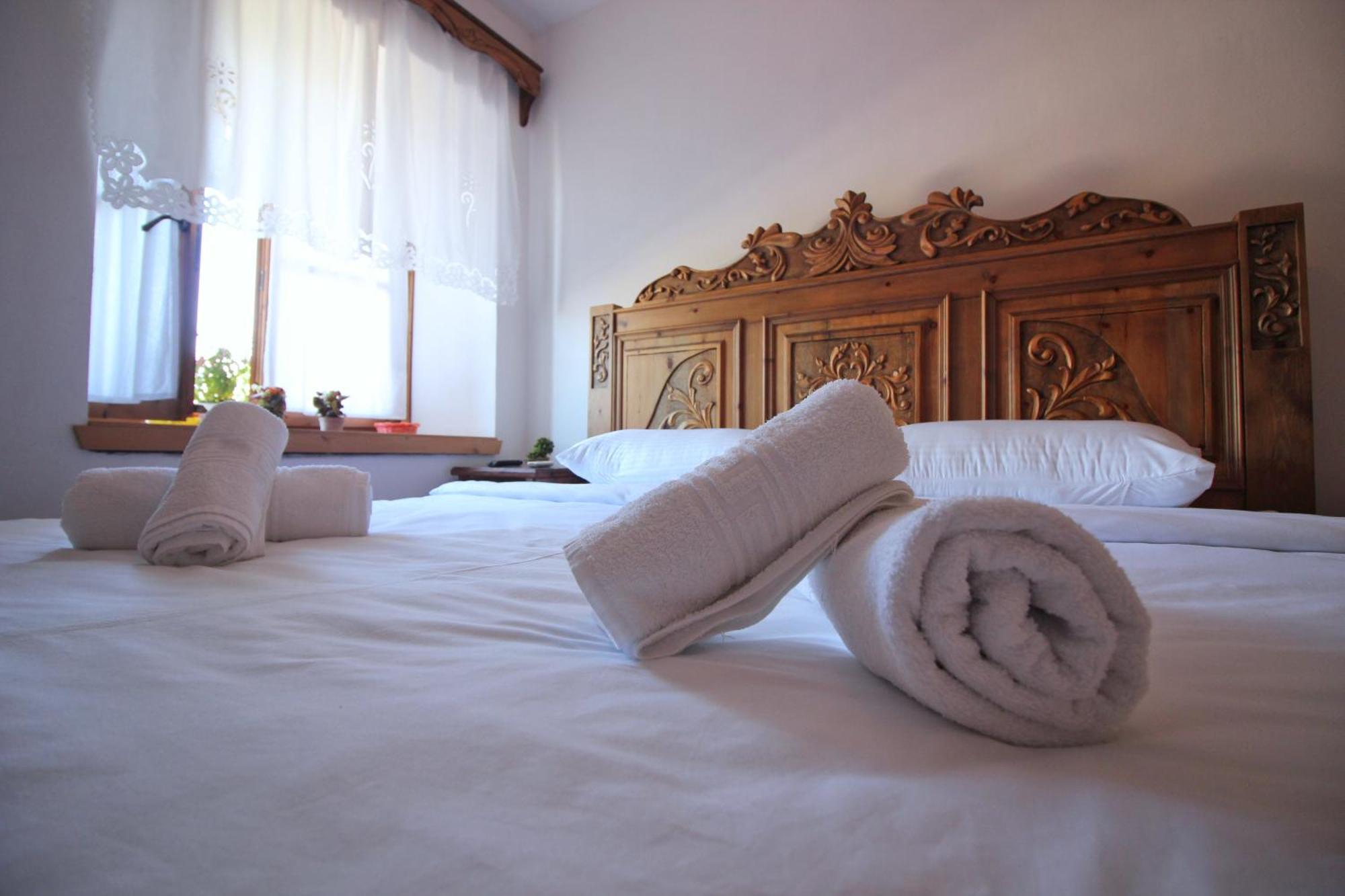 Guri Guesthouse Gjirokastër Extérieur photo