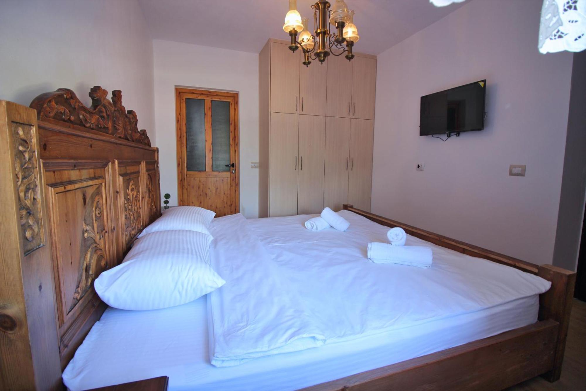 Guri Guesthouse Gjirokastër Extérieur photo