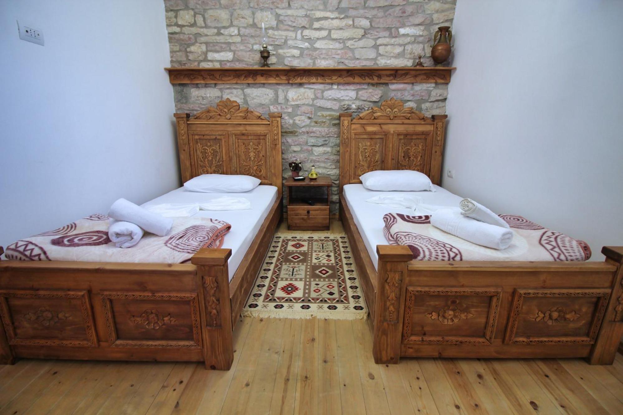 Guri Guesthouse Gjirokastër Extérieur photo