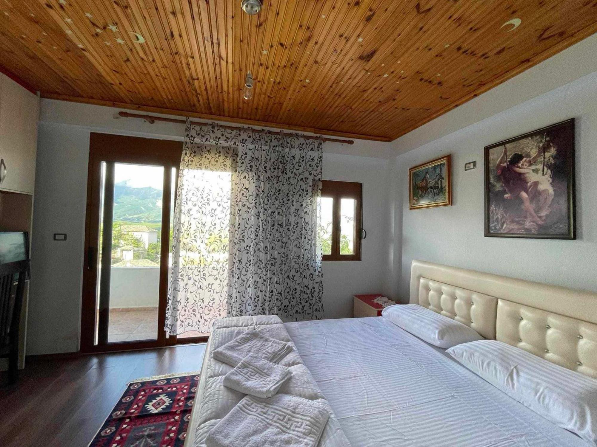 Guri Guesthouse Gjirokastër Extérieur photo