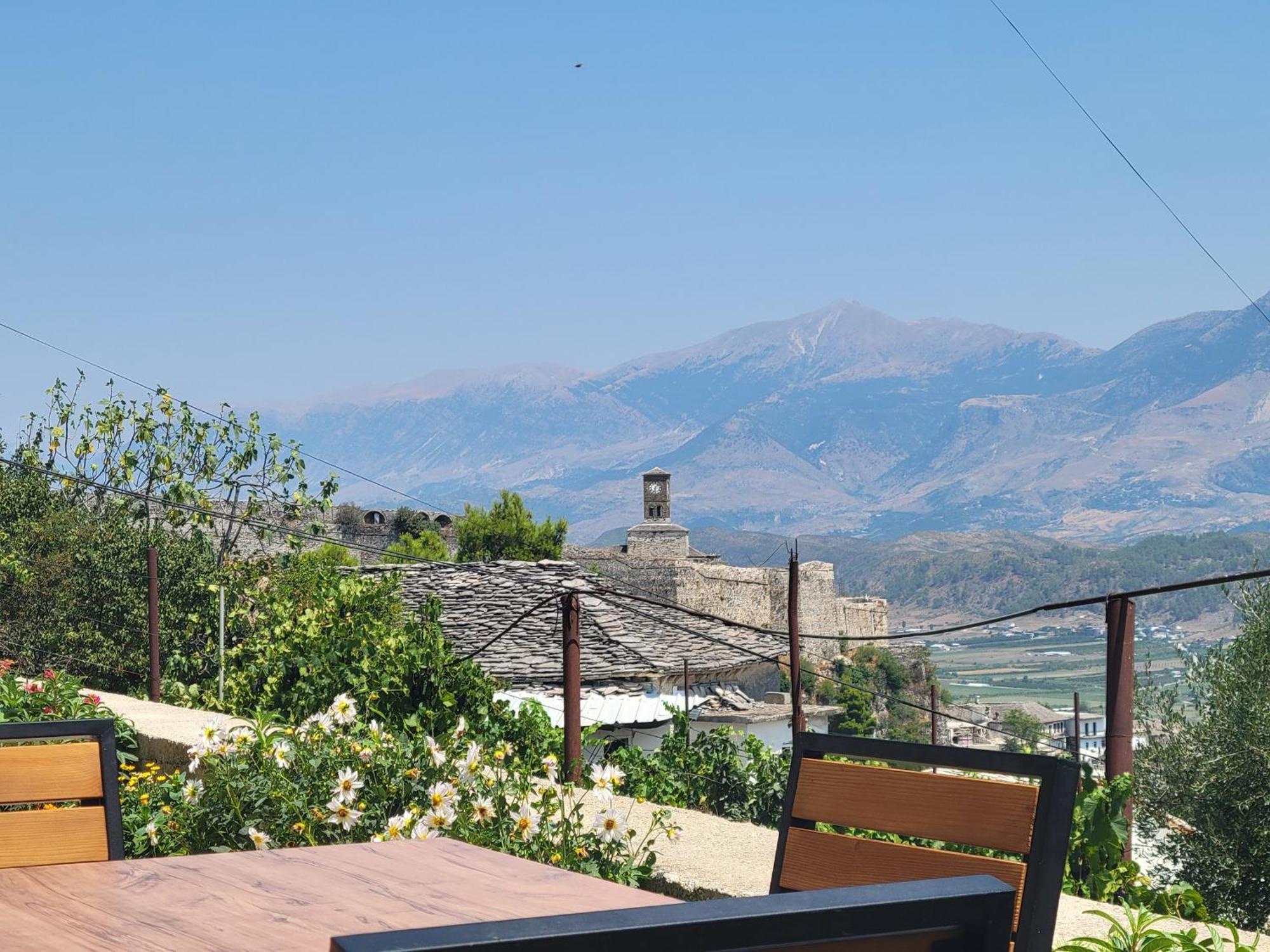 Guri Guesthouse Gjirokastër Extérieur photo