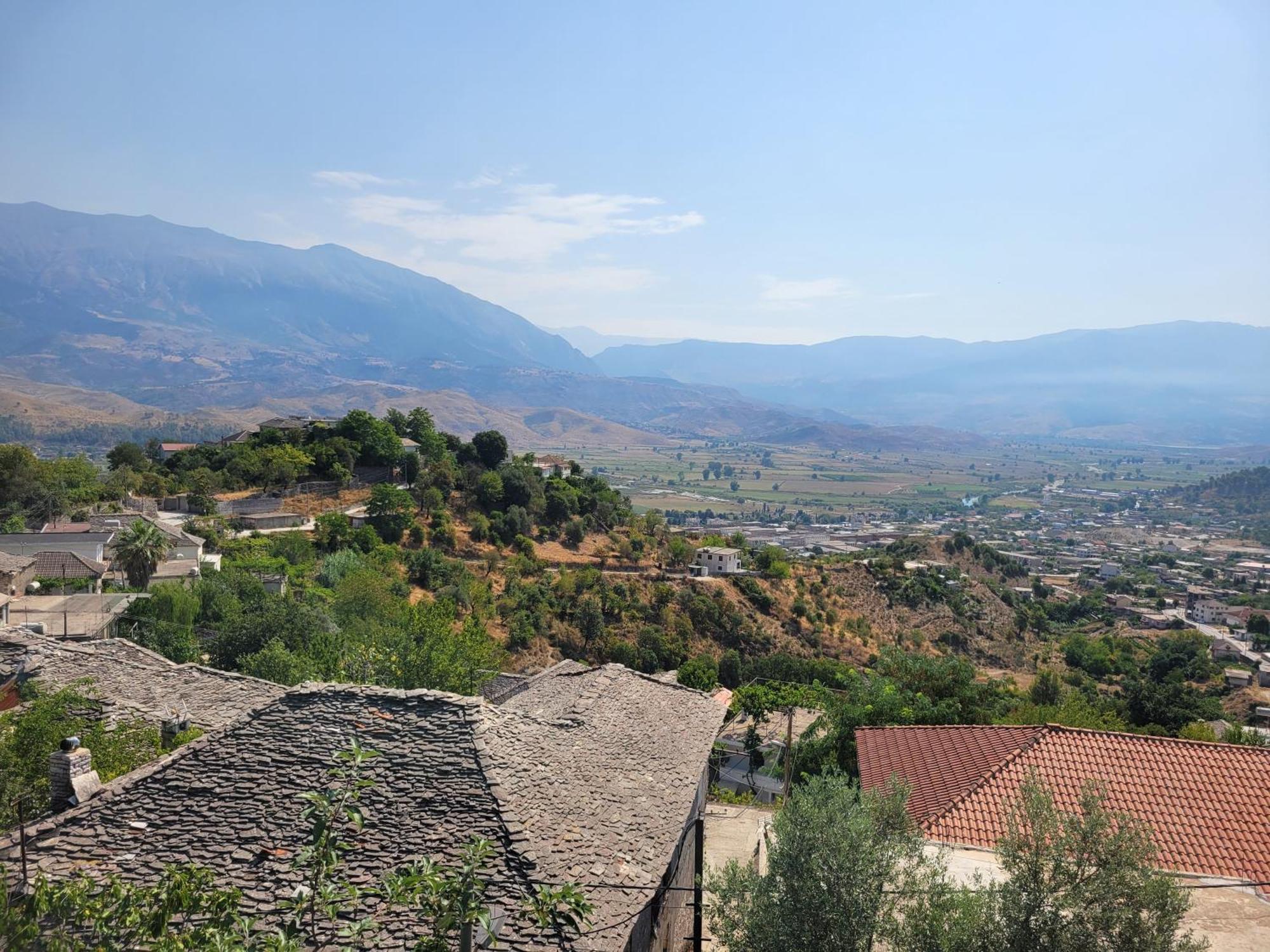 Guri Guesthouse Gjirokastër Extérieur photo
