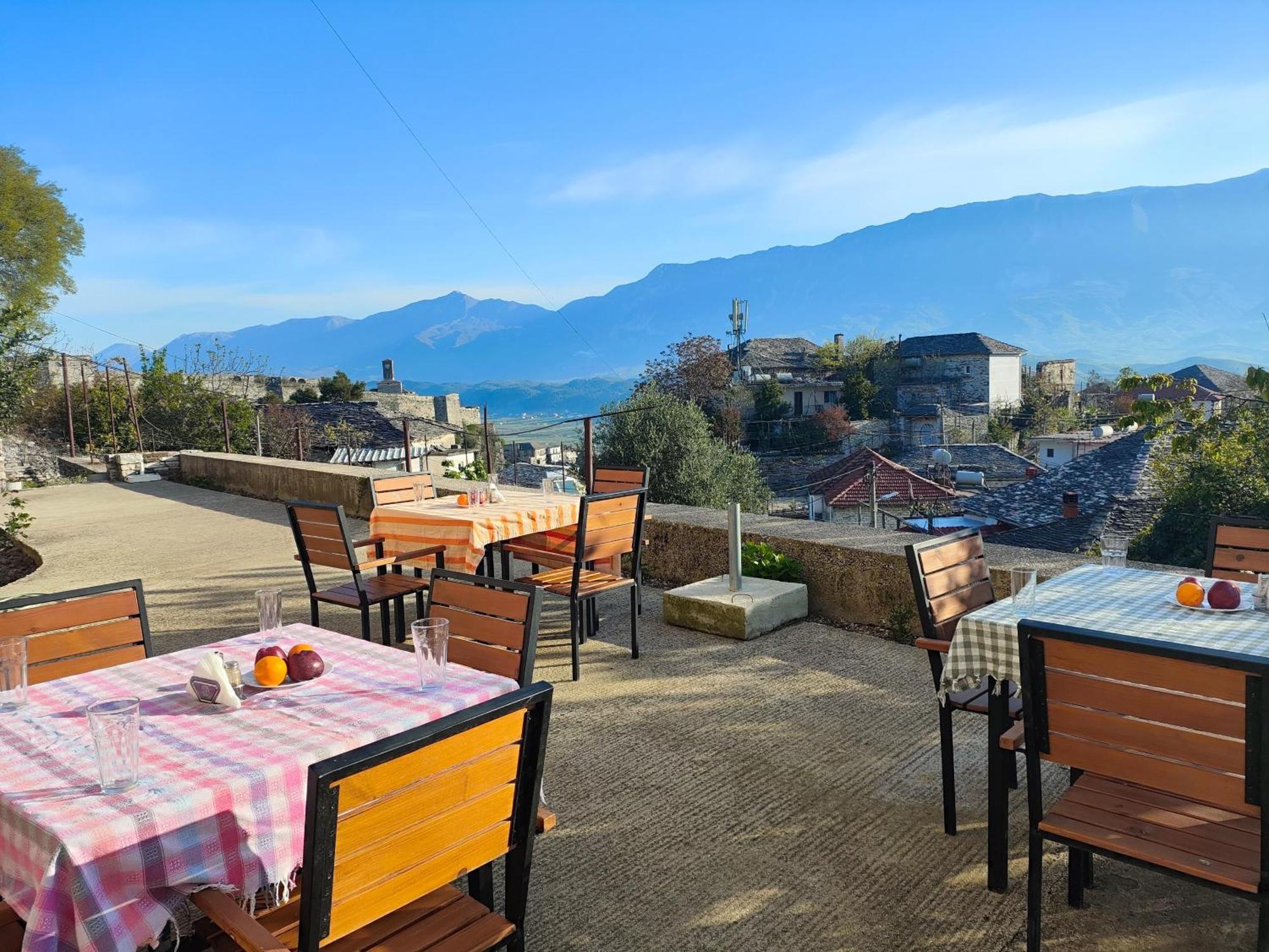 Guri Guesthouse Gjirokastër Extérieur photo